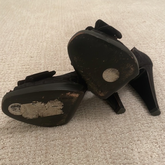 BCBG Max Azria Black Peeptoe Platform Heels Size 7 - Picture 7 of 9